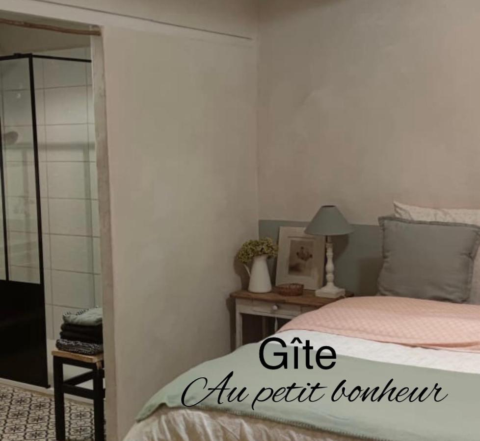 Gite Au Petit Bonheur Villa Chateldon Buitenkant foto